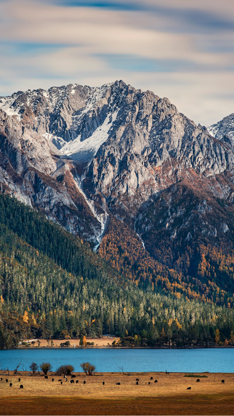 Among the snowcapped peaks and cloud shadows of wuxu lake screenshot