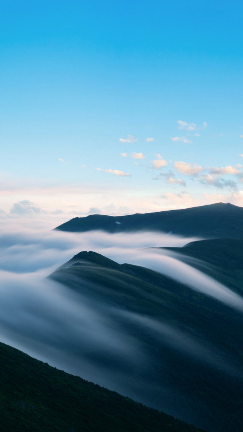 Amazing Flowing Morning Fog in Spring Mountains screenshot