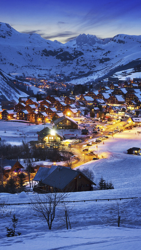 Beautiful Village in Alps screenshot