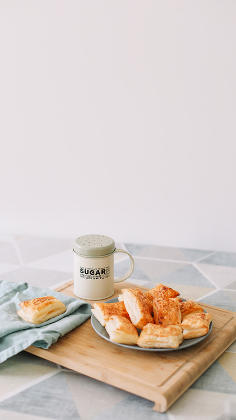 Breakfast with puff buns and a glass of milk screenshot