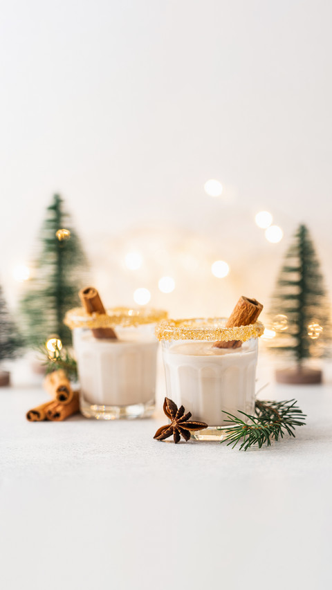 Eggnog with Cinnamon and Nutmeg for Winter Holidays screenshot