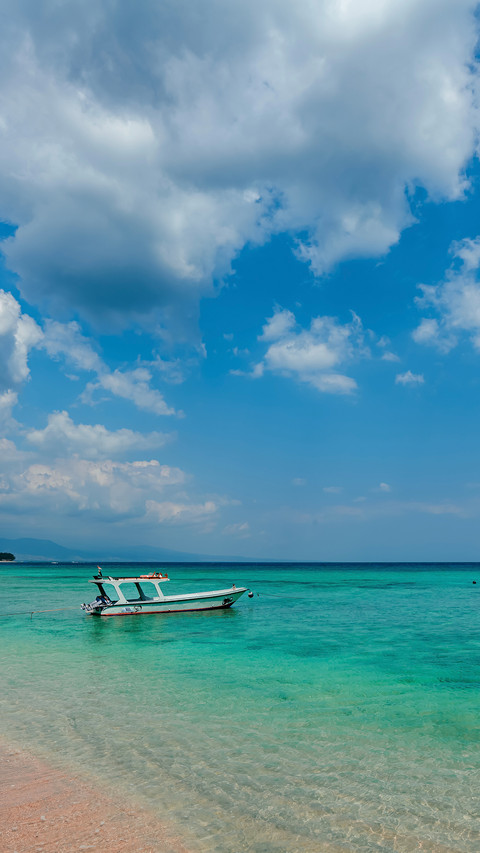 Blue sea, blue sky, sandy beach, fishing boat screenshot