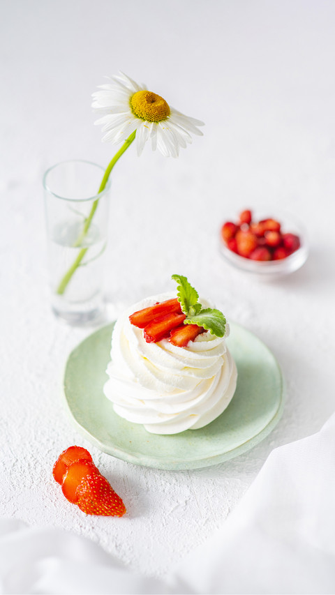 Appetizing Cream Meringue Cake in a Breakfast Plate screenshot
