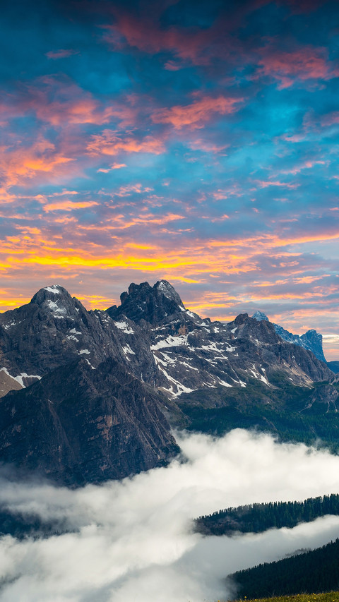 Famous Italian National Park Tre Cime di Lavaredo screenshot
