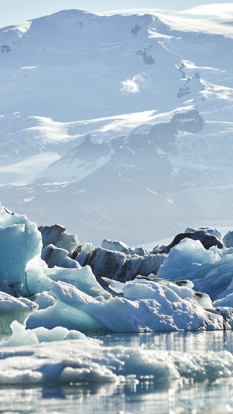 Icy Lake by Snowy Mountain screenshot