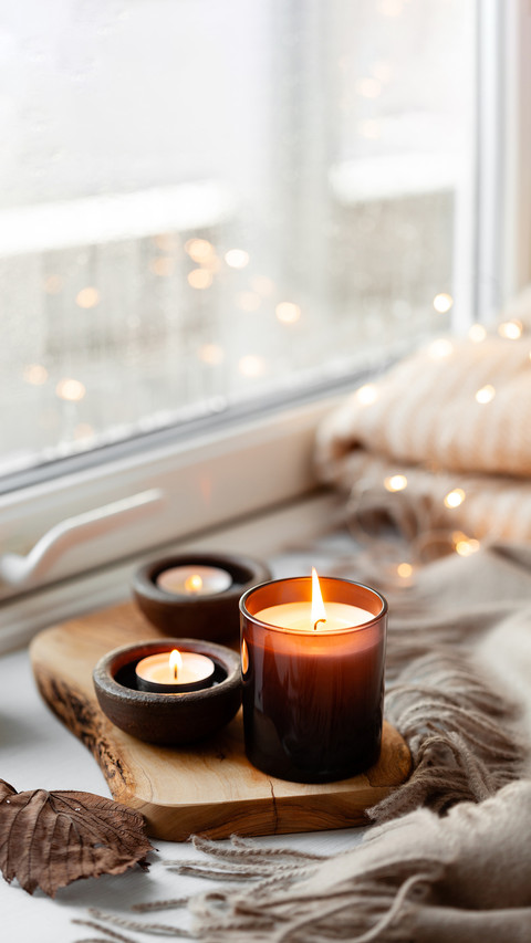 Warm cozy window arrangement screenshot