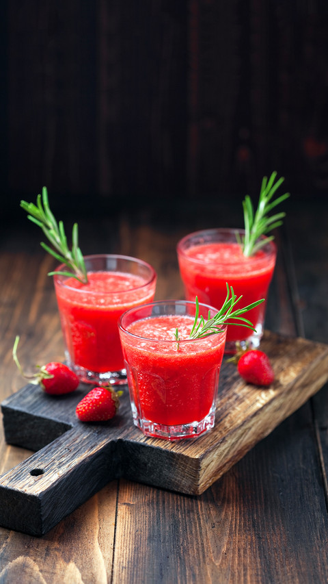 Strawberry Smoothie with rosemary screenshot