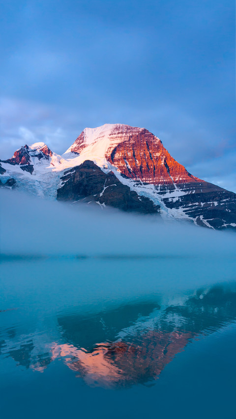 Mount Robson, the Highest Peak of Canadian Rockies screenshot