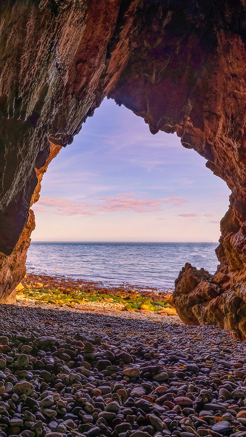 The beach and caves in Howth screenshot