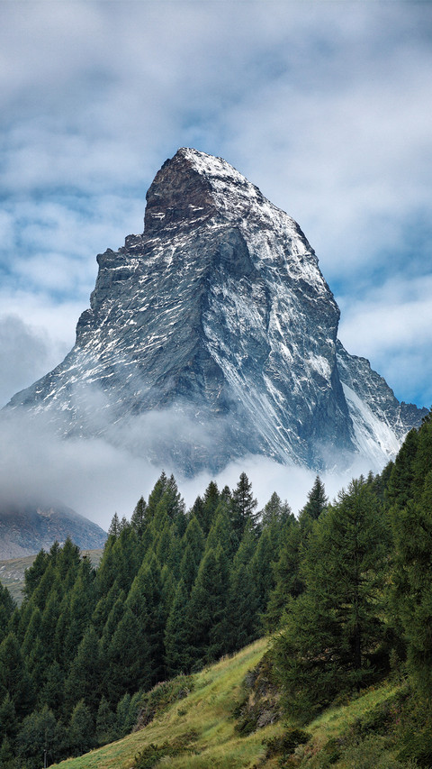 Views of the Matterhorn Peak in Pennine Alps, Switzerland screenshot