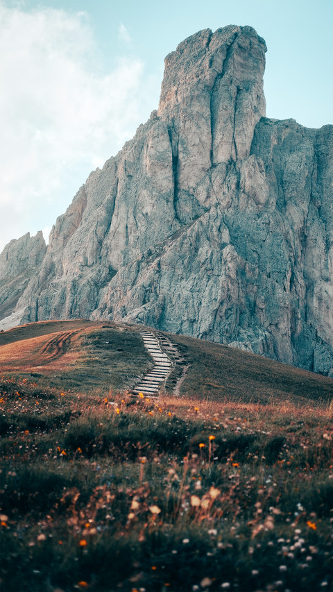 The rocks at the mountain pass screenshot