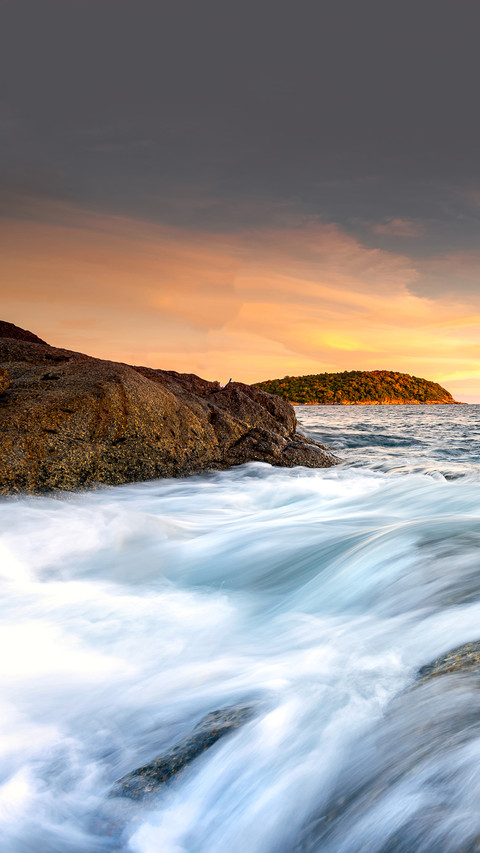Seascape of wave and rock in Phuket Thailand screenshot