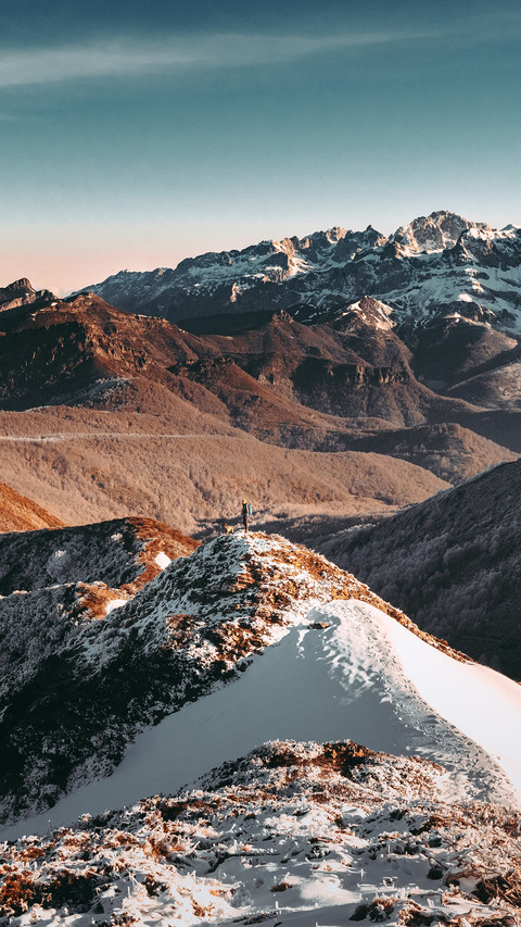 Winter mountaineering safety strategy screenshot