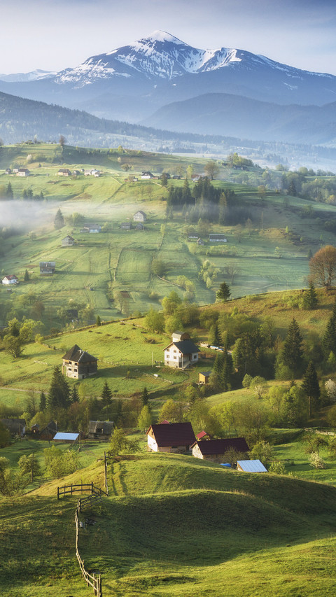 Beautiful Village with View of Mountain screenshot