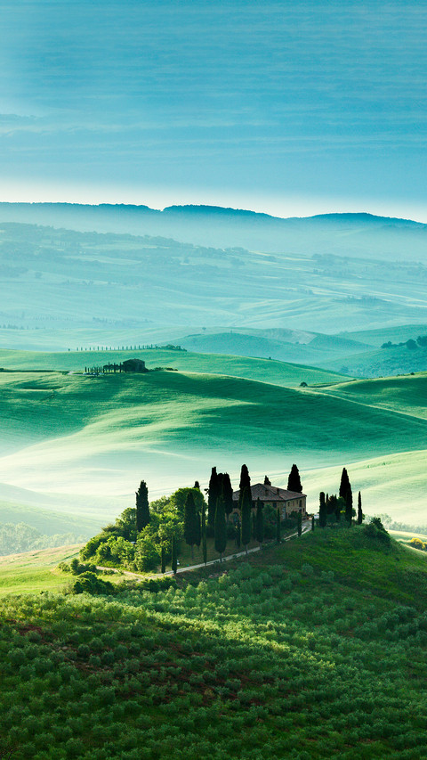 The fairytale landscape of Tuscany fields at sunrise, Italy screenshot