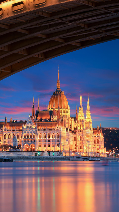 Cityscape image of Budapest screenshot