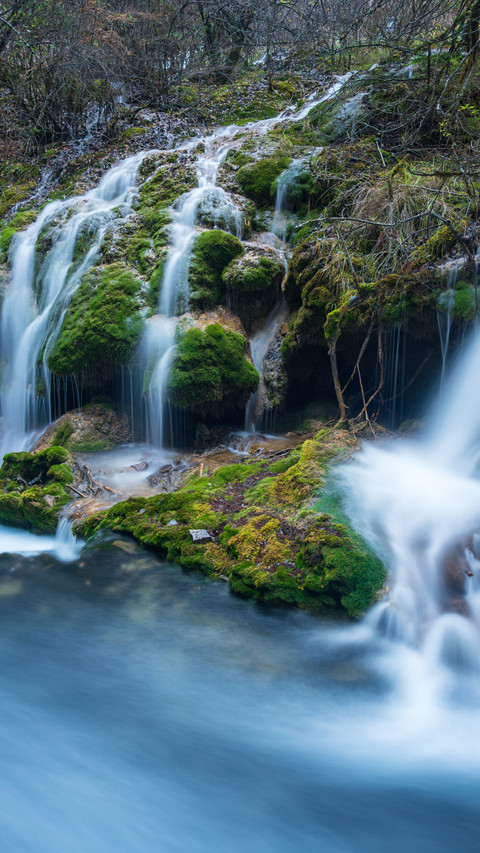 Nine Zigou forest waterfall mossy stone stream screenshot