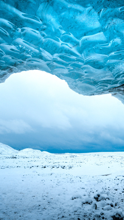 Blue ice cave iceland screenshot