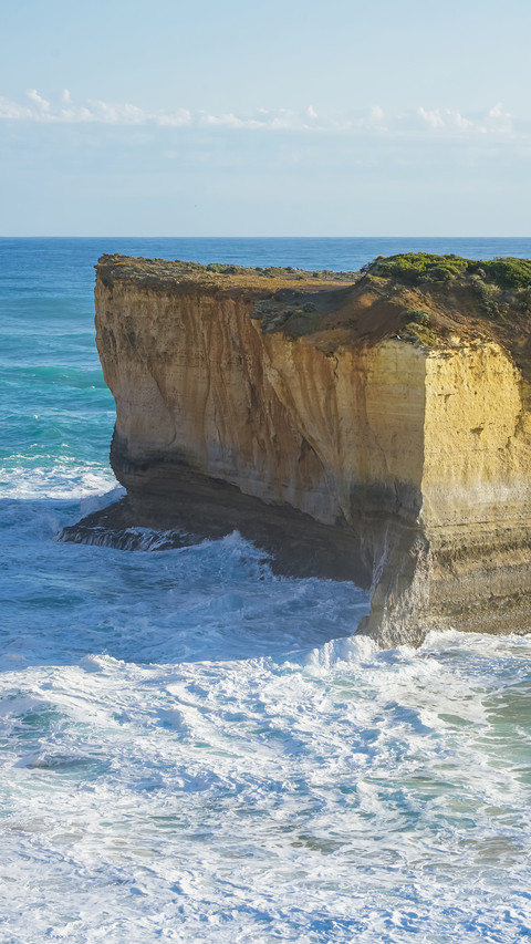 The london broken bridge on the great ocean road screenshot