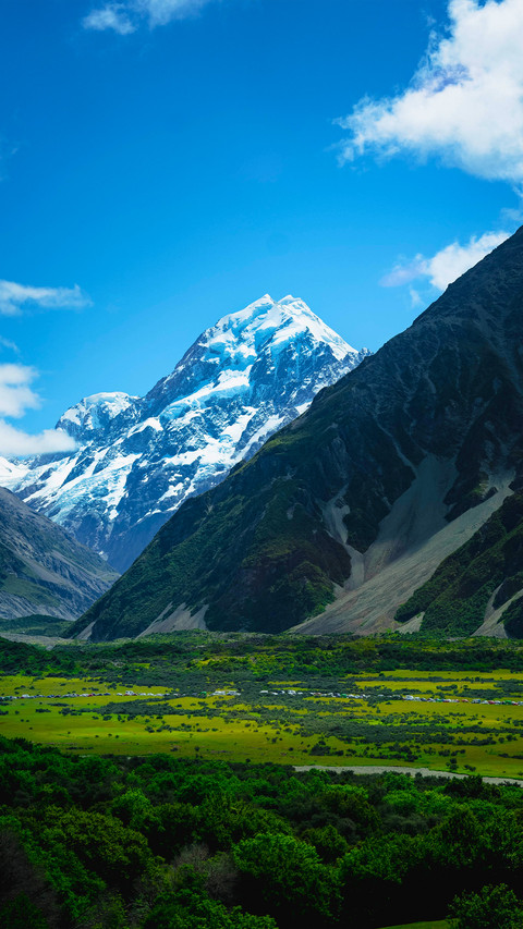 How aweinspiring the snowcapped mountains on the south screenshot