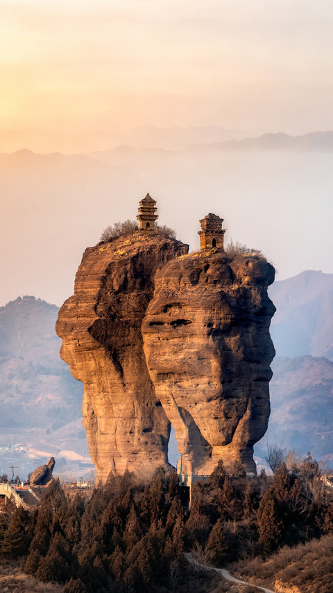 The isolated peak and suspended tower landform is rare in screenshot