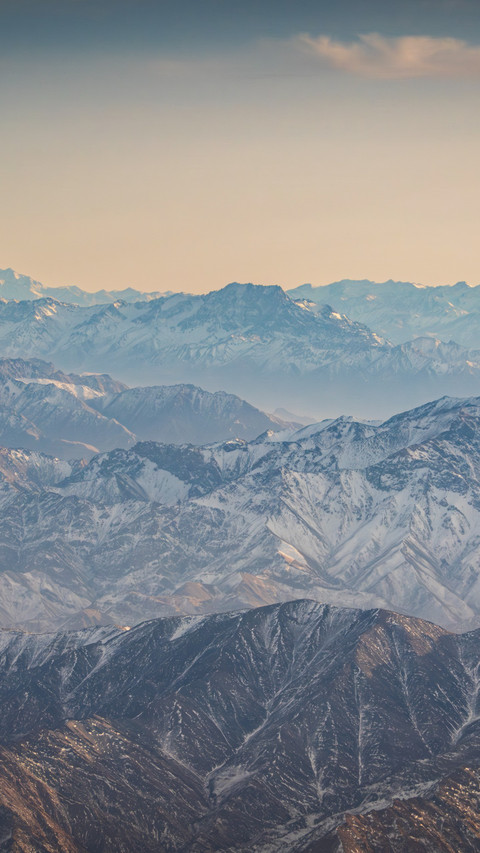 The setting sun on the summit of qilian mountain is screenshot