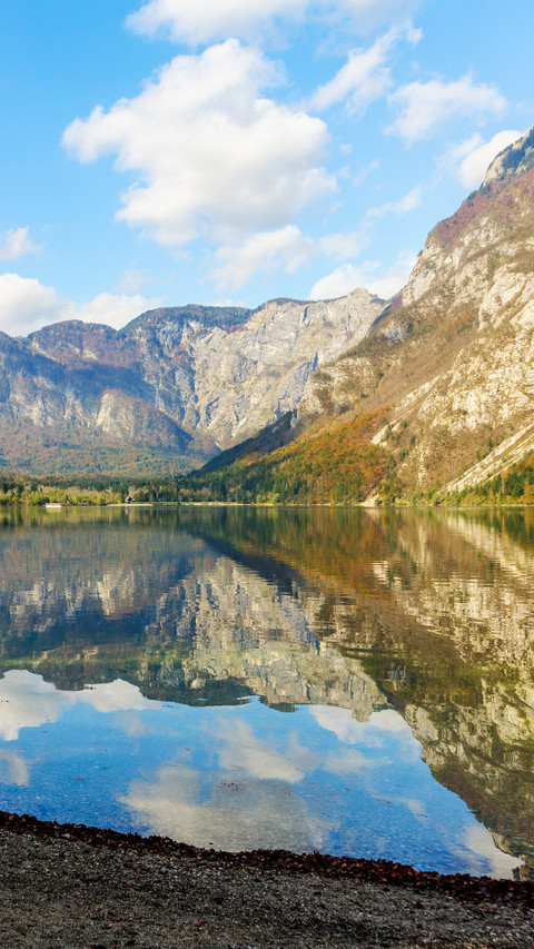 Swiss alps in autumn screenshot
