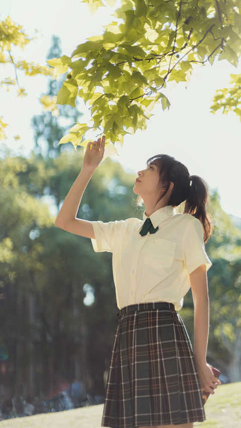 校服女孩 screenshot