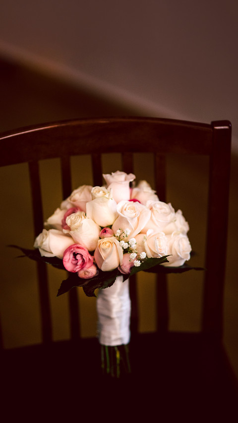Colorful isolated bridal bouquet for a wedding screenshot