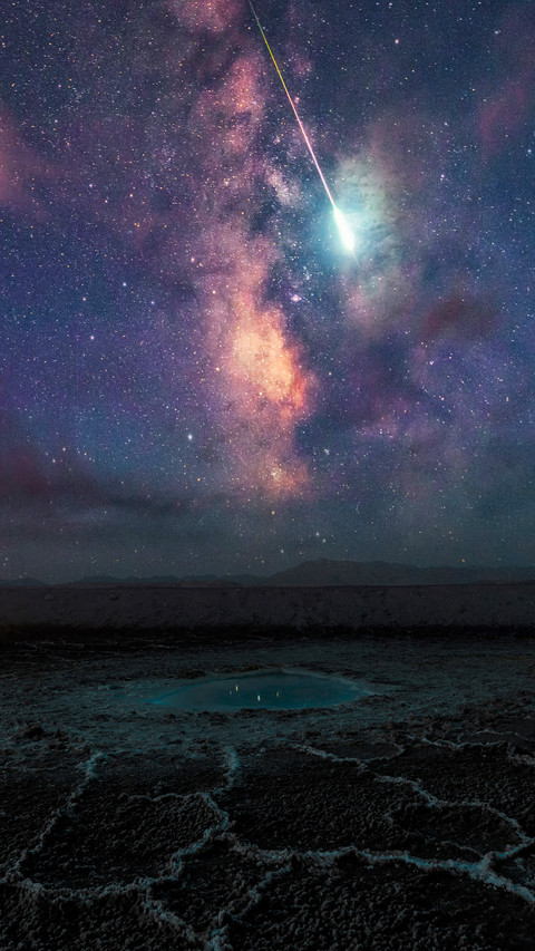 Watch the meteor shower fall on the earth 25 screenshot