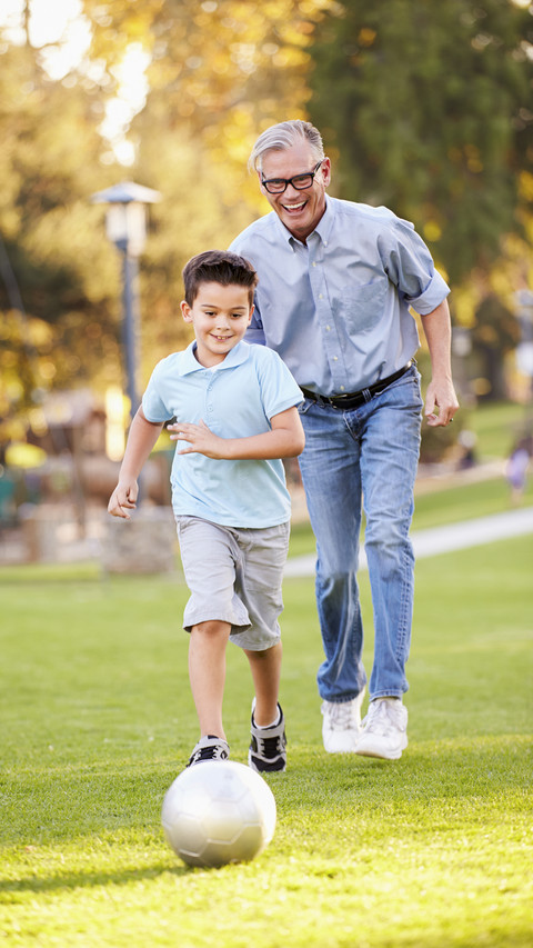 Play Football with Grandpa screenshot