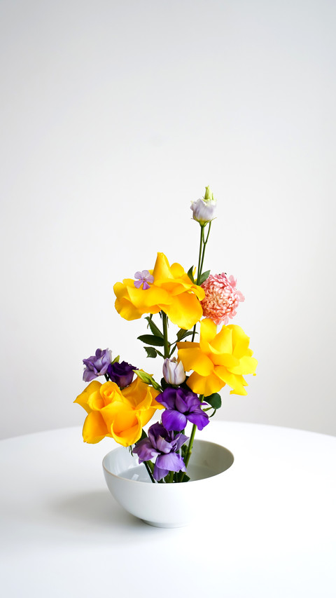 Original floral composition with roses screenshot