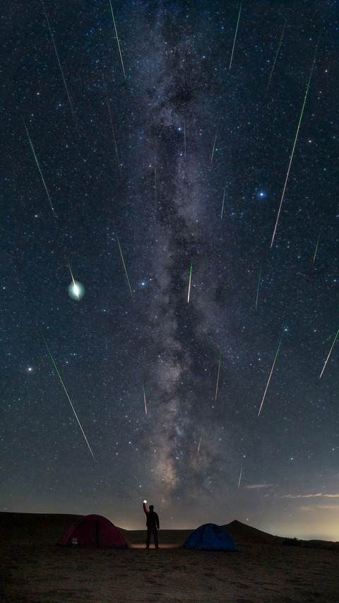 The last meteor shower of this year 09 screenshot