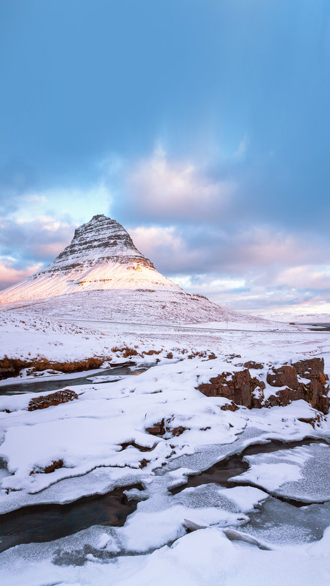 Sunrise on the beautiful Kirkjufell mountain screenshot