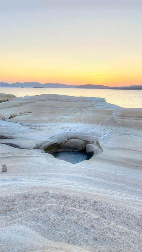 The white cliffs of Sarakiniko Beach at sunrise screenshot