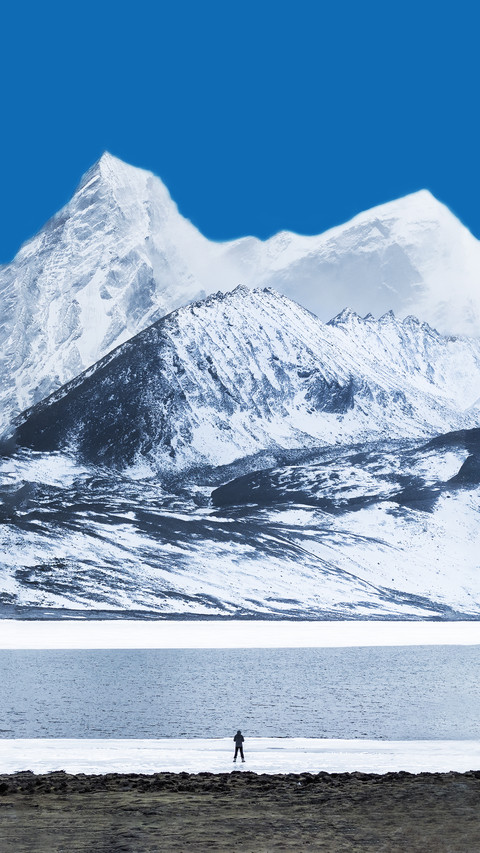 The ice and snow world of lake yingxue peak screenshot