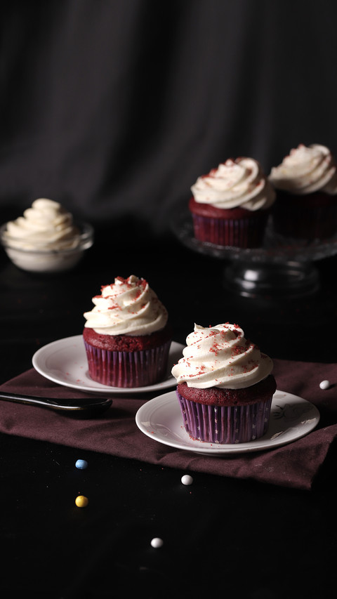 Cupcakes with whip cream vintage theme dark background screenshot