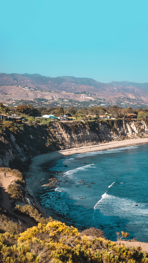 The dual allure of the california coast screenshot