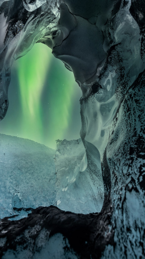 High view of Icelandic frozen lake screenshot
