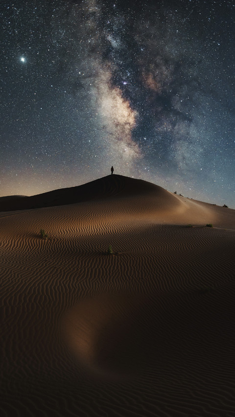 Man Standing in The Desert Under The Stars screenshot