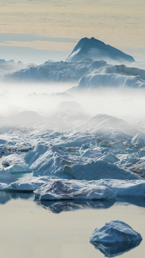 Icebergs in Fog on Sea Surface screenshot