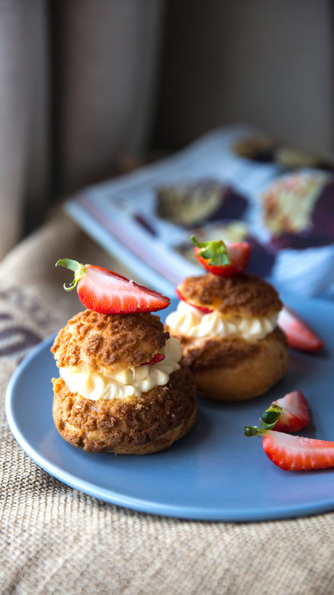 Fresh choux cream pastry or cream puff with cream screenshot