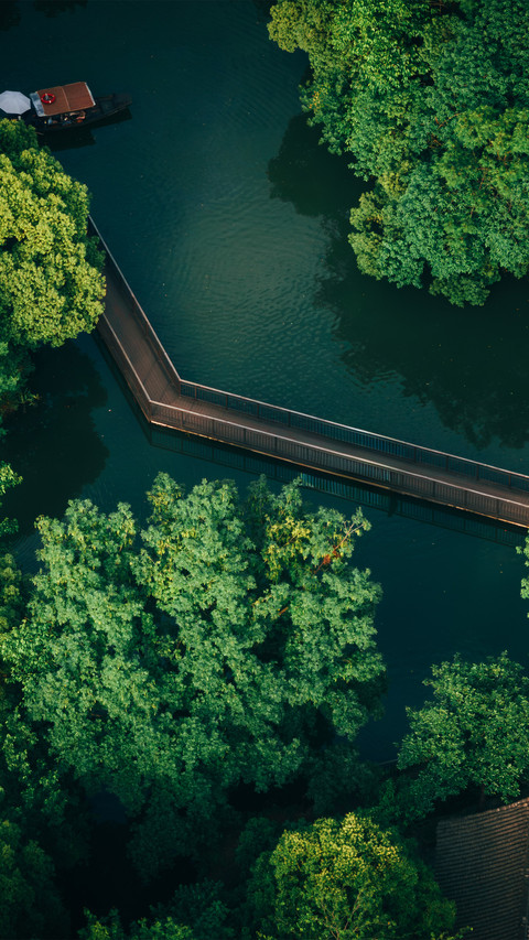 Floating bridge on water screenshot