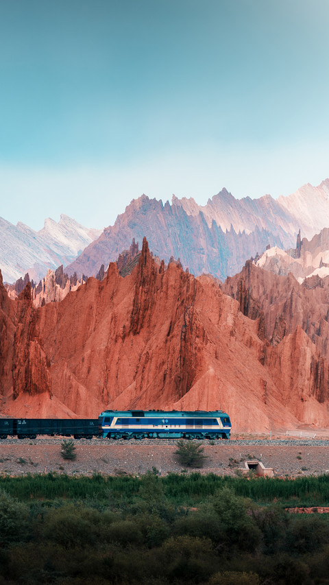 The southern xinjiang railway 2 that crosses the tianshan screenshot