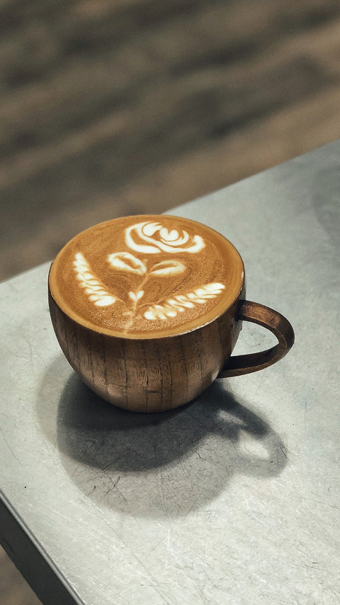 Latte's White Bloom, Contrasting with Deep Brown Brew screenshot