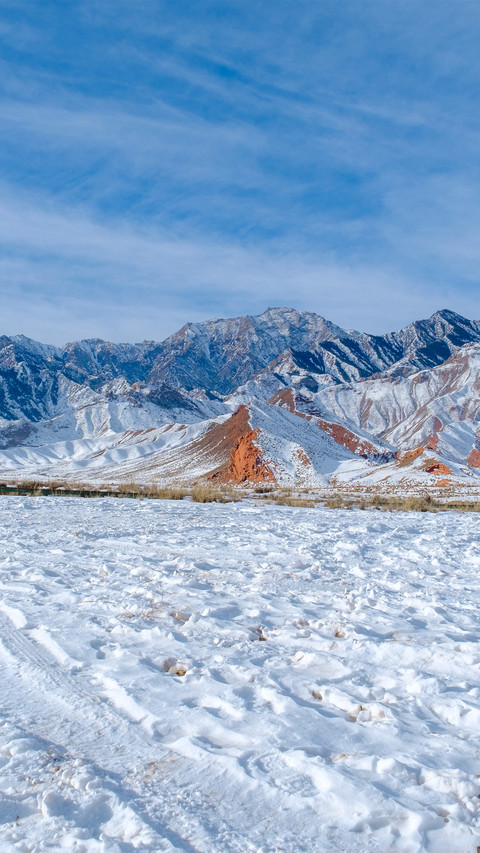 Snowy offroad trail in the qilian mountains screenshot