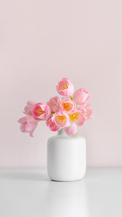 Vase with Beautiful Tulip Flowers on Table screenshot