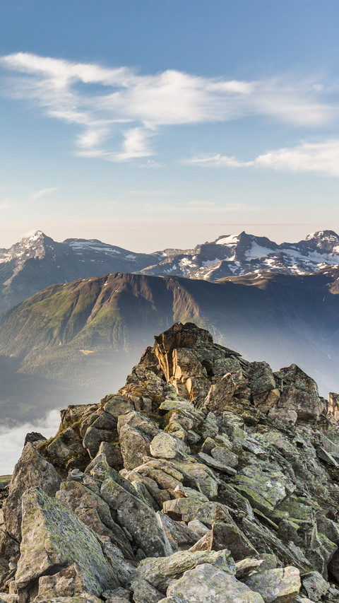 Crossing the mountain peaks in my heart screenshot