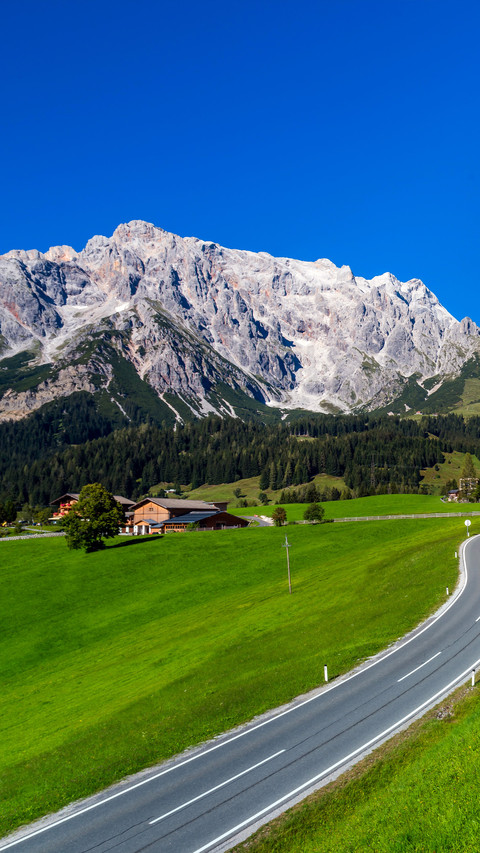 Enter the valley and countryside like an oil painting screenshot