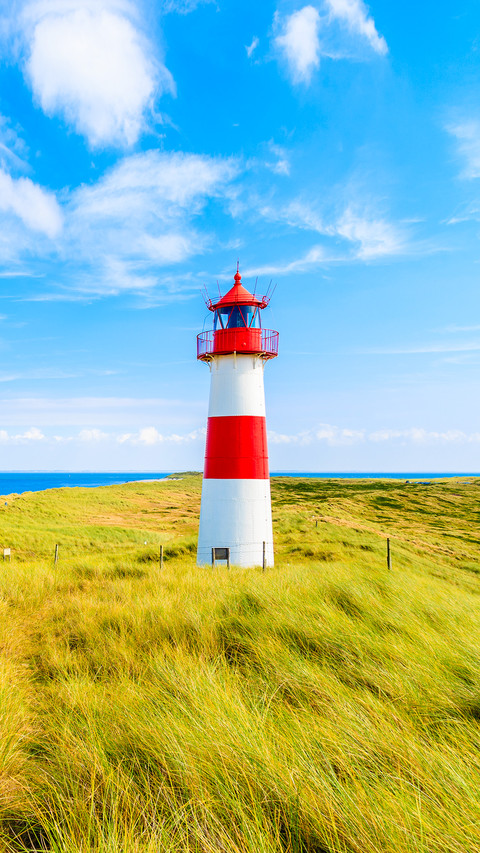 Ellenbogen lighthouse on coast of Sylt island, Germany screenshot